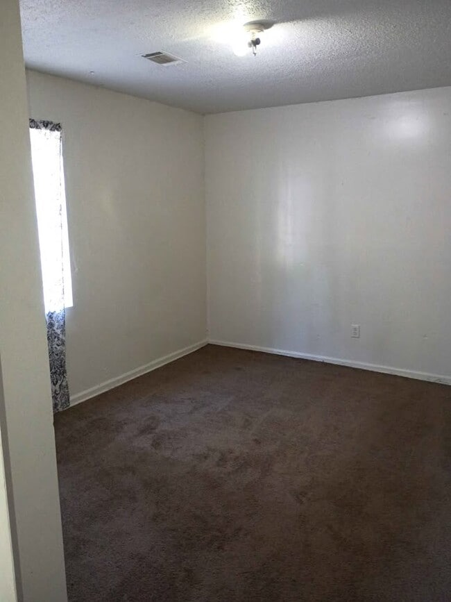 Building Photo - 705 S Van Buren St