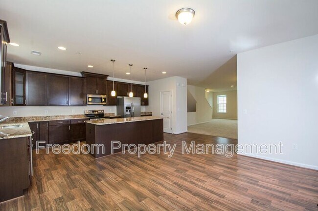 Building Photo - 14894 Mason Creek Cir