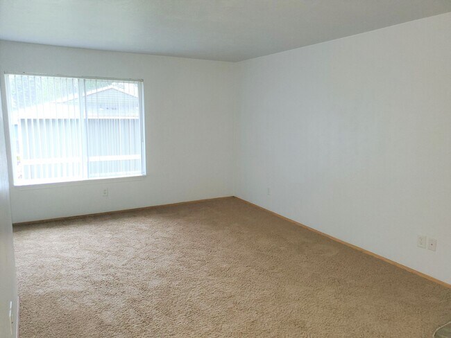 Building Photo - One Bedroom, One Bath - Special $1275.00 and Second Month Free!