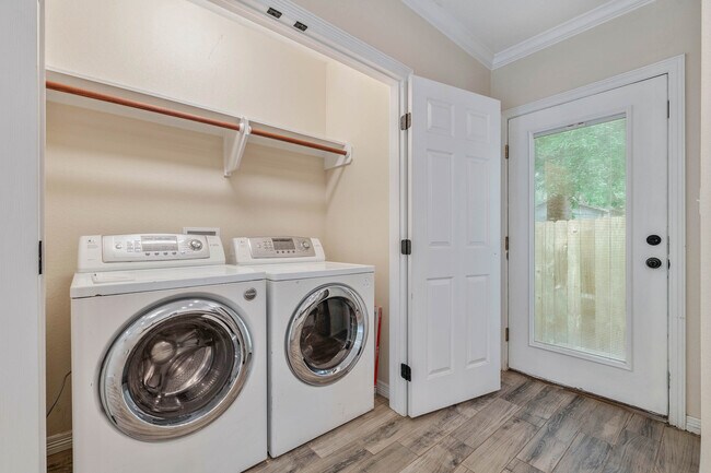 Building Photo - 1328 Baker Ave