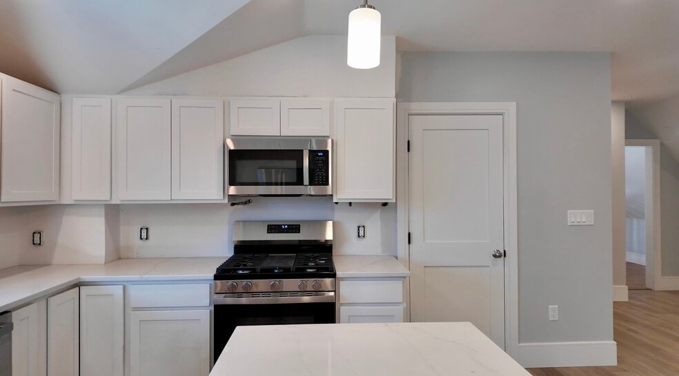 Building Photo - 28 Brooks St