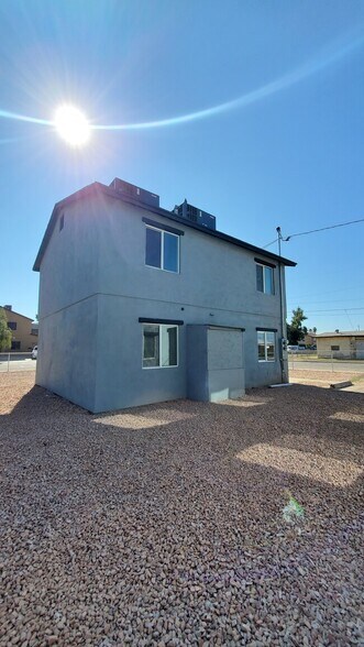 Grounds - 1146 W Apache St