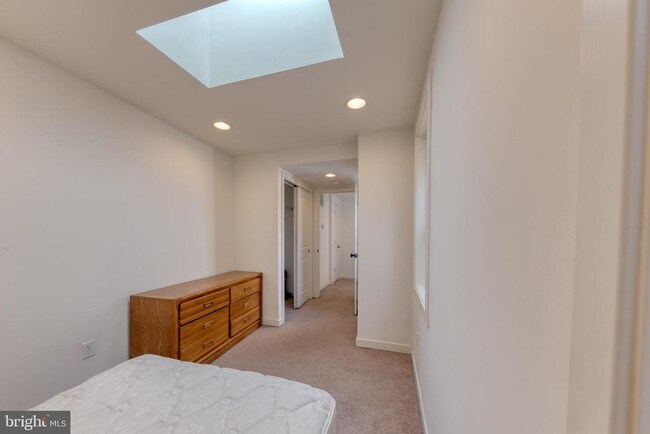 Building Photo - 303 S Washington St