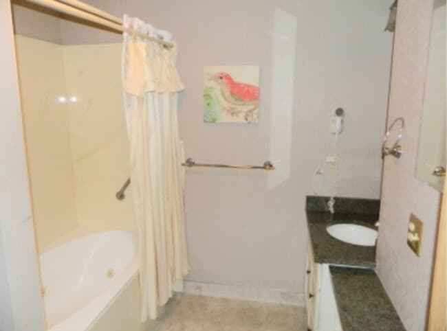 Building Photo - Perfectly Located Carriage House Condo