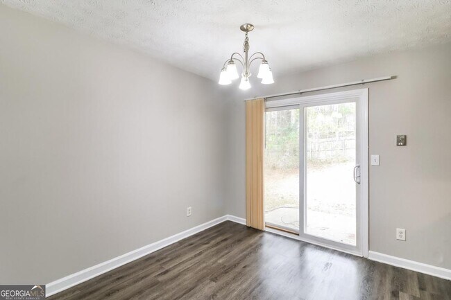 Building Photo - 307 Hamilton Glenn