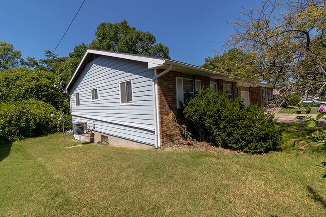 Building Photo - 3415 Balboa Ln