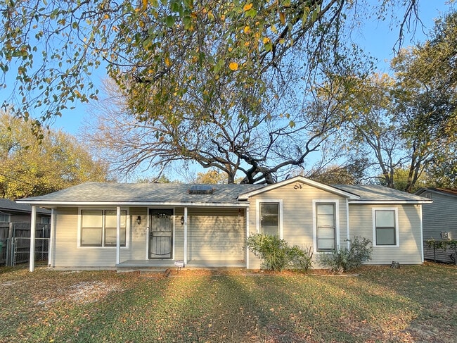 Building Photo - 207 N Bermuda St