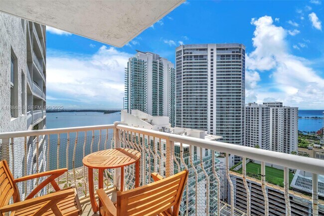 Building Photo - 1200 Brickell Bay Dr