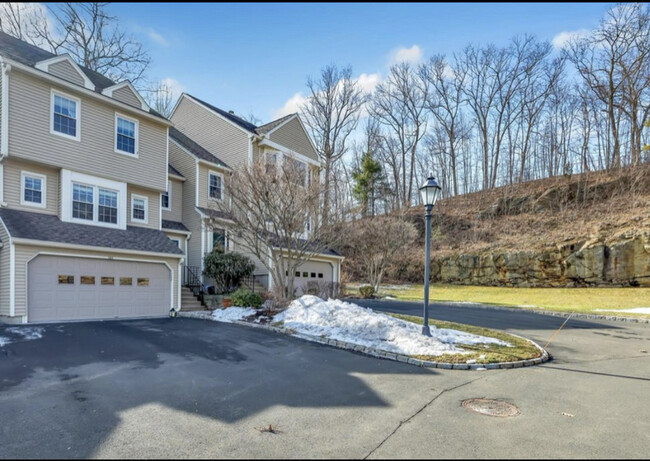 Building Photo - 180 Governor Trumbull Way