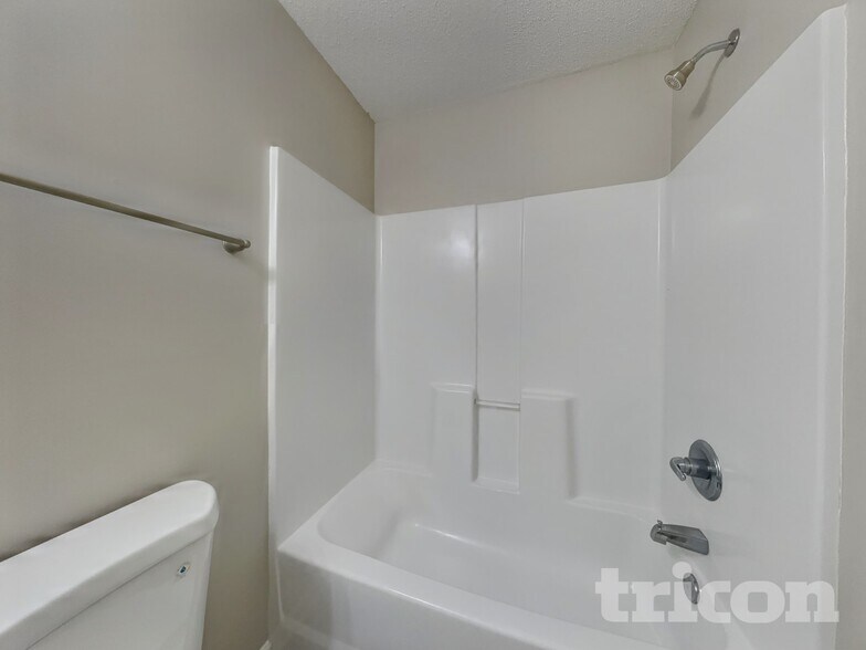 Building Photo - 6231 Creekbrooke Ct