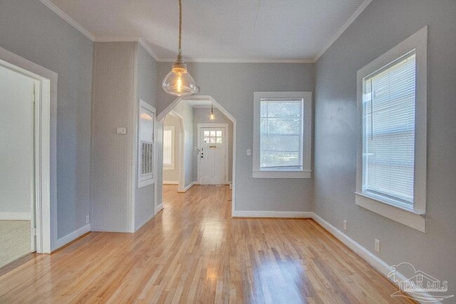 Building Photo - 618 N B St