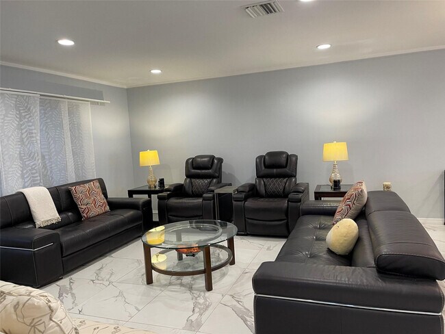 Building Photo - 5388 Privet Pl