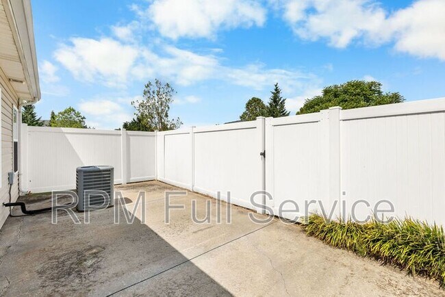 Building Photo - 3410 Risen Star Dr