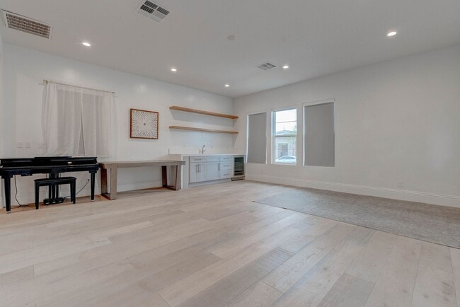 Building Photo - 756 Bruce Moorland St