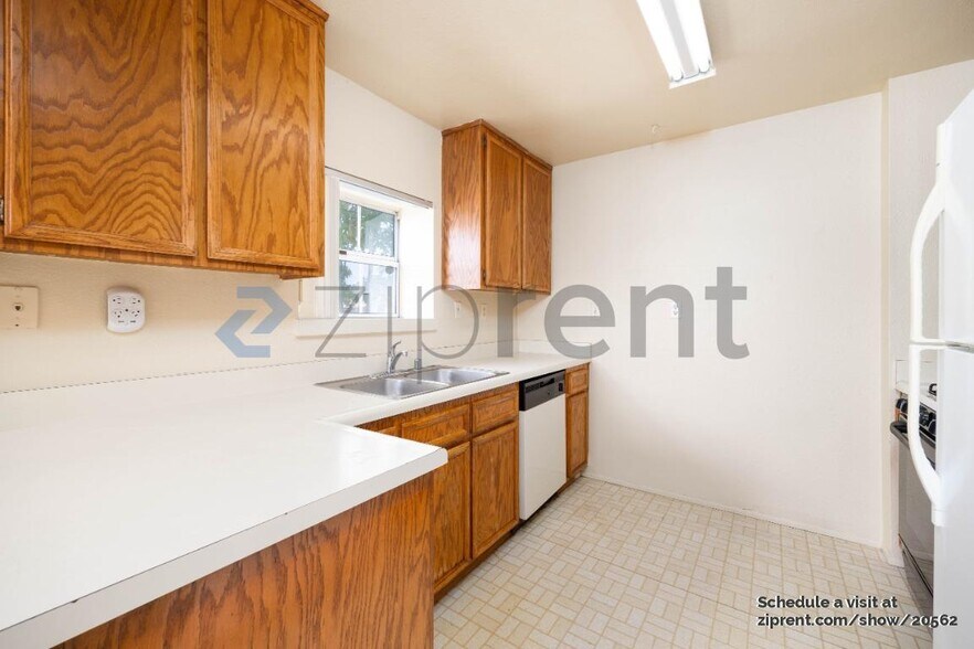 Building Photo - Unit A