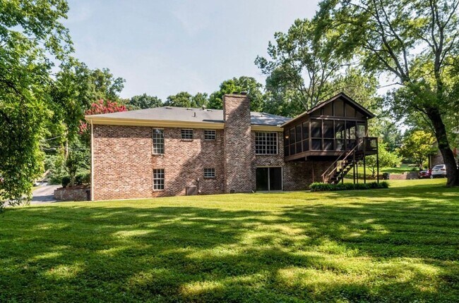 Building Photo - Fully Furnished House in West Hills – Knoxville, TN