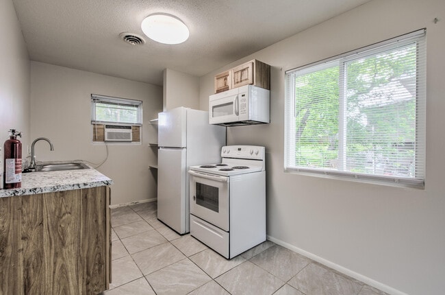 Building Photo - 2303 Sears Ct