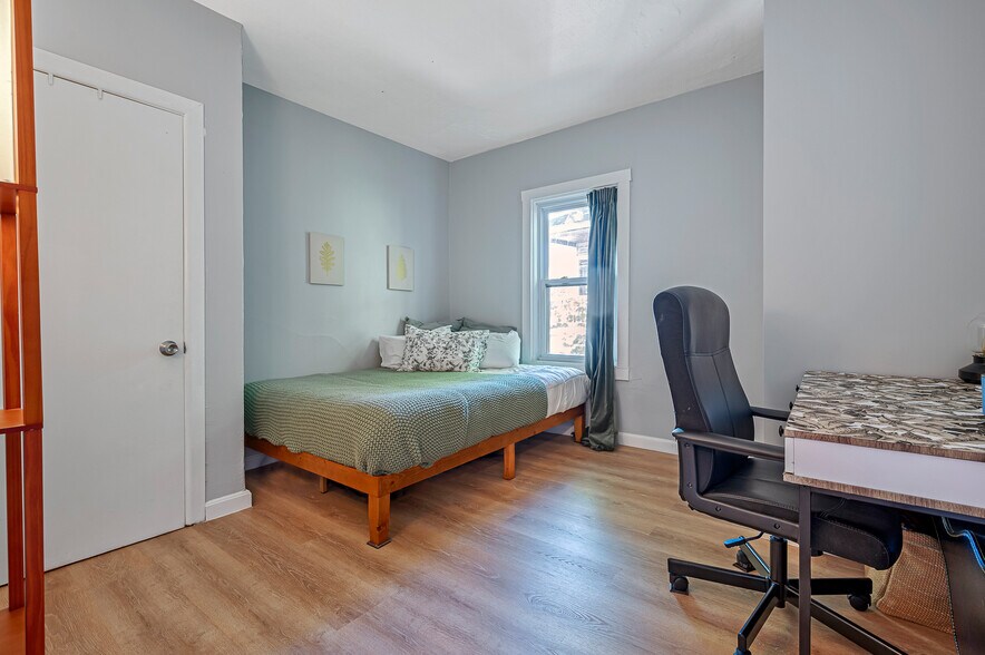 Building Photo - 30 Hooper St