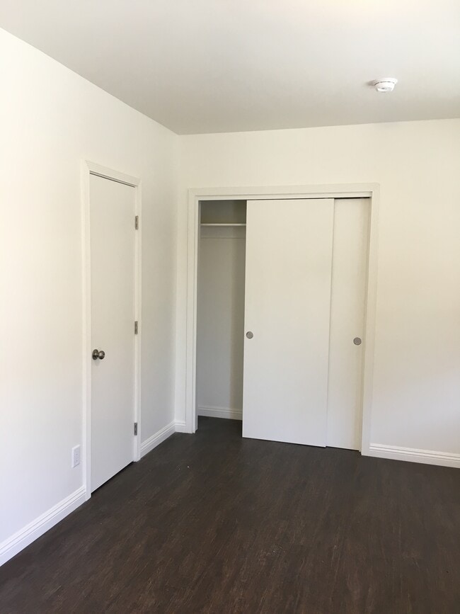 Building Photo - 1718 Huntington Dr