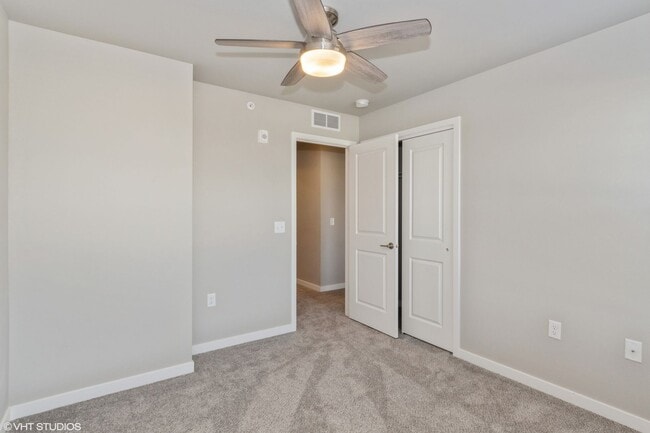 Building Photo - Big Ben Townhomes - 3 Bedroom/2.5 Bathroom