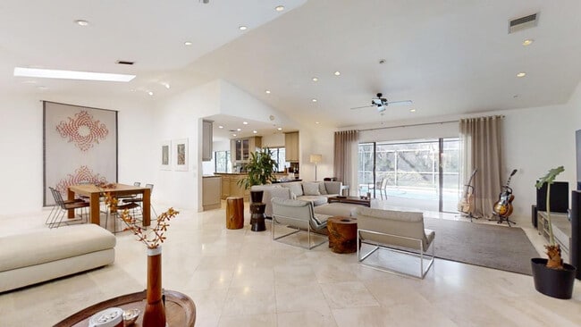 Building Photo - 2899 NW 26th Ave