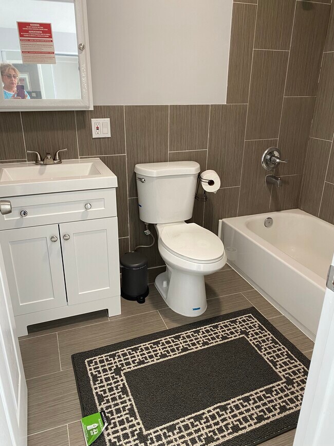 Building Photo - 337 N Vista St