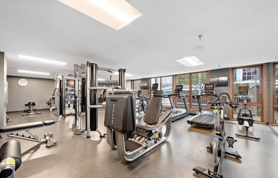 Gym - 433 S 7th St