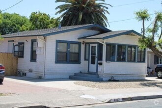 Building Photo - Adorable 3+ Bedroom 1+ Bathroom House in A...