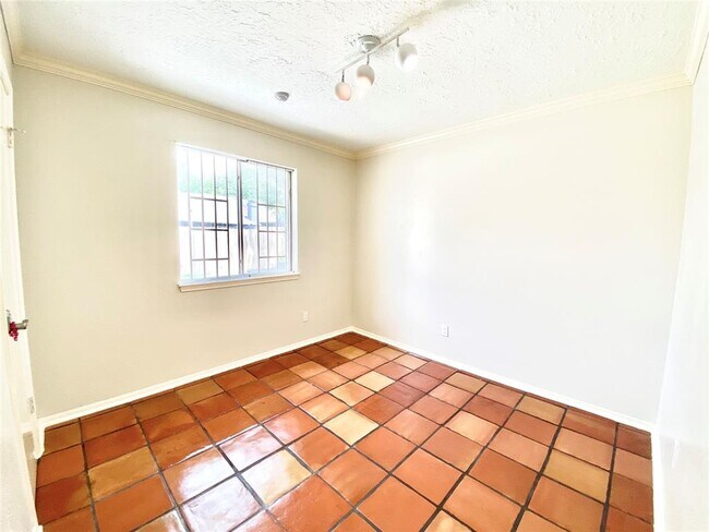 Building Photo - 22538 Market Square Ln