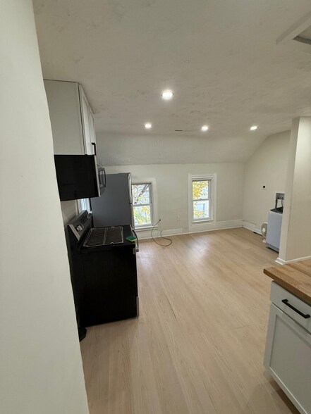 Building Photo - 3202 Bradwell Ave