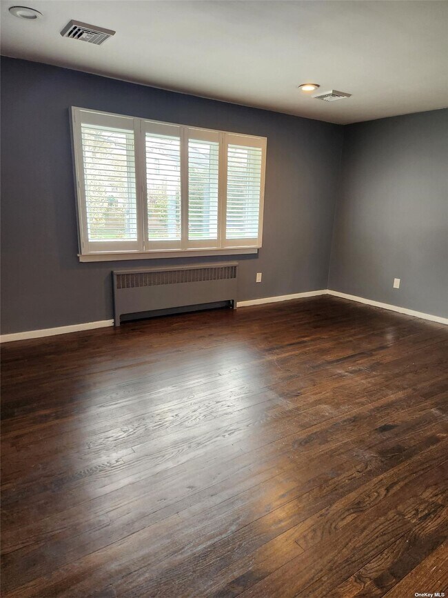 Building Photo - 14 Oakwood Rd