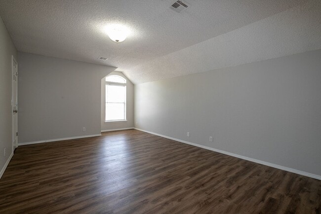 Building Photo - Gorgeous 4 Bedroom Remodel, Union Schools!