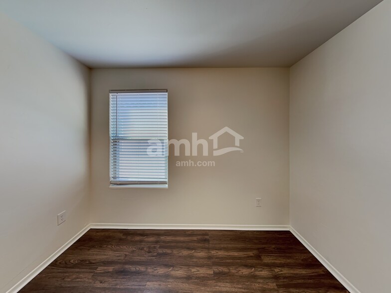 Building Photo - 683 N Nestled Hummingbird Ln E