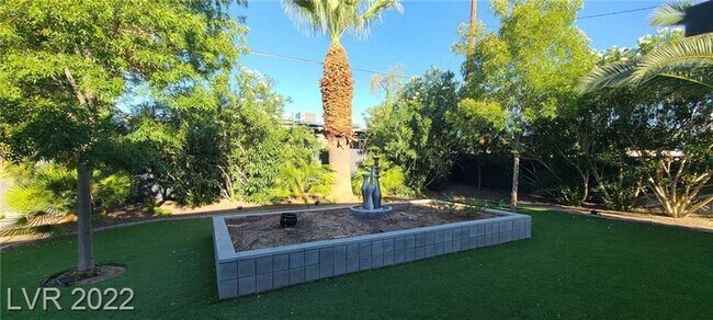 Building Photo - FULLY FURNISHED! & Recently renovated mid-term in downtown - close to arts district