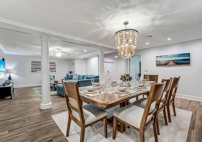 Building Photo - 532 N Palmway