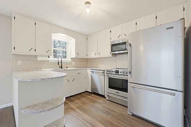 Building Photo - 110 Oswego St