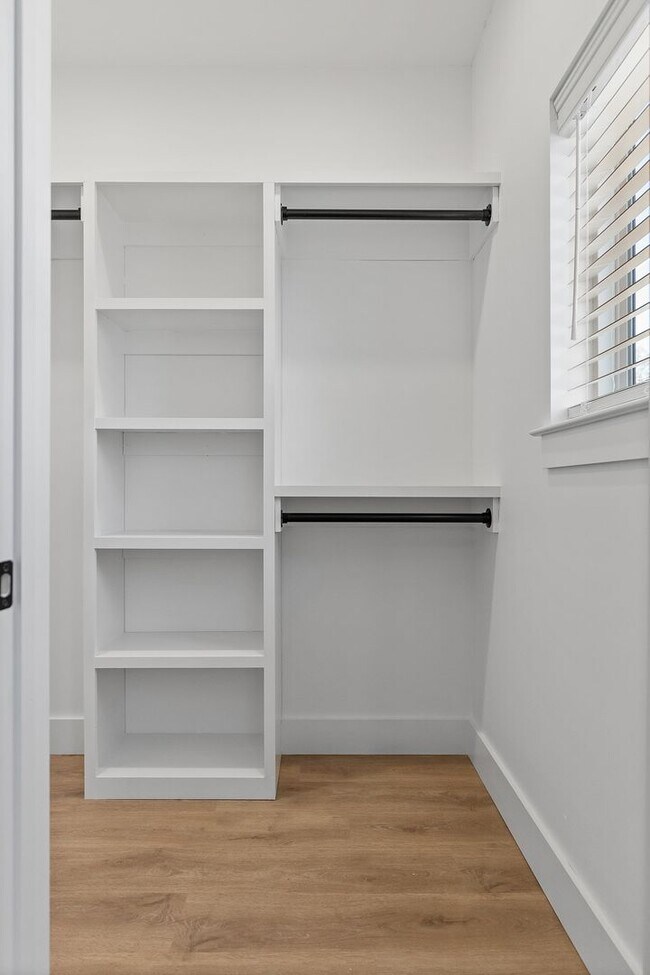 Building Photo - 1758 S Highland Park Ave