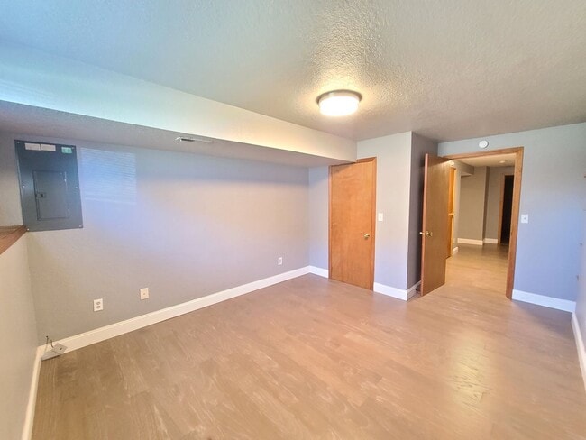 Building Photo - $3,400- 5 Bed / 3 Bath Beautiful Home in Upper South Hill