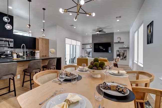 Building Photo - 3008 Delano St