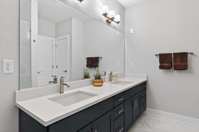 Building Photo - 76 Old Mill Bottom Rd N