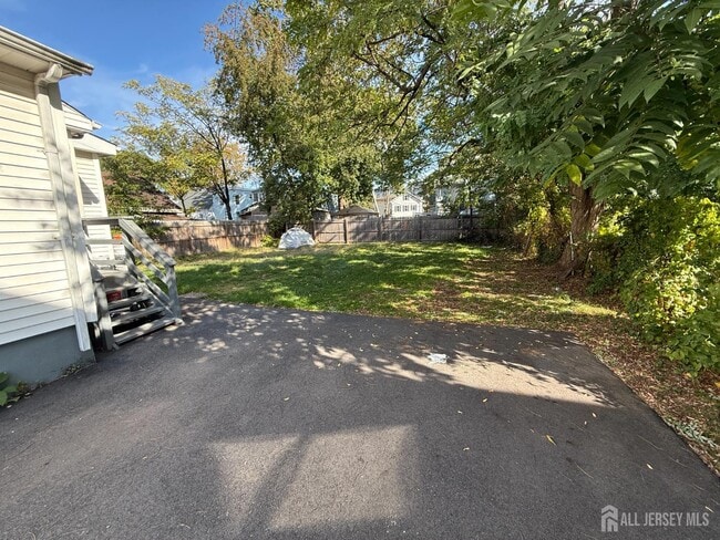 Building Photo - 280 William St