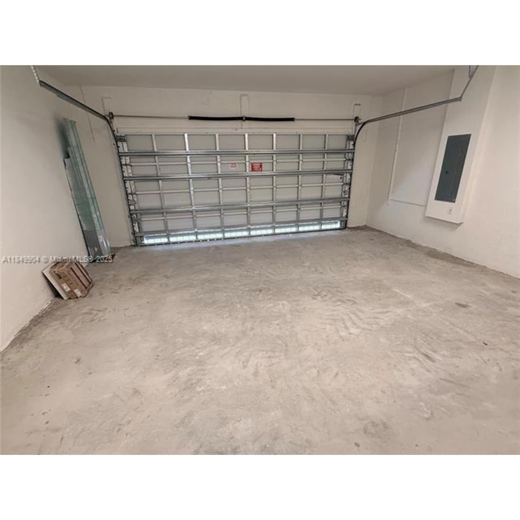 Building Photo - 2539 SE 26th Rd