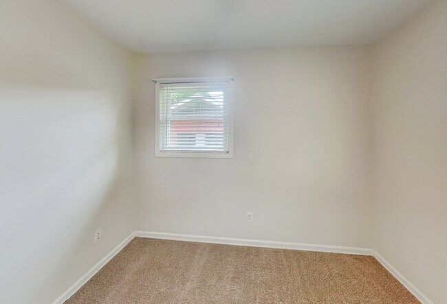 Building Photo - 2902 Delcourt Dr