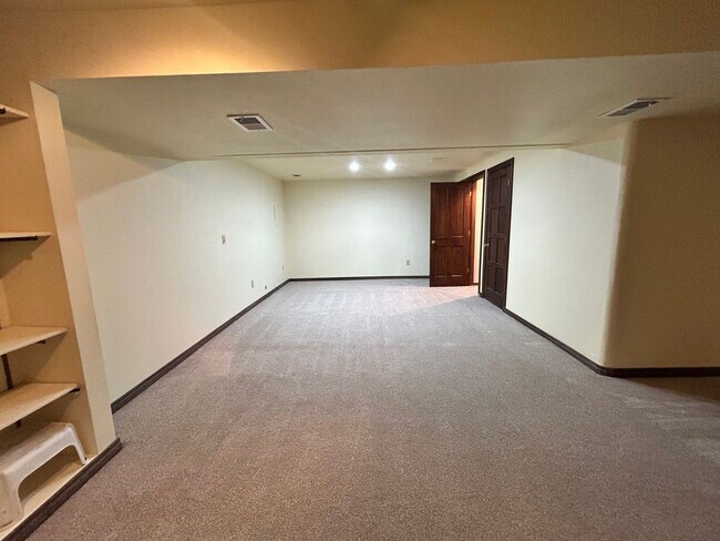 Building Photo - Gorgeous 4 Bedroom Townhome Steps from Boulder Country Club