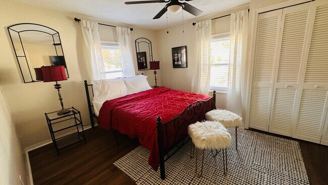 Building Photo - 108 E 21st St