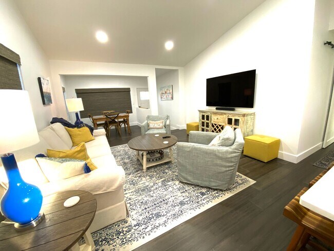 Building Photo - A Stones Throw to the Historic District
