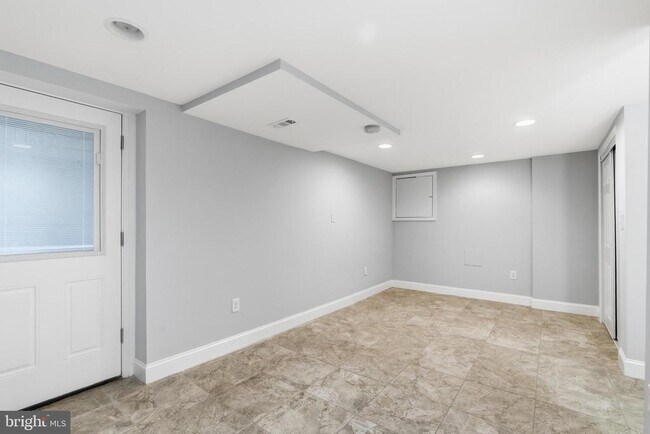 Building Photo - 1719 Melbourne Dr