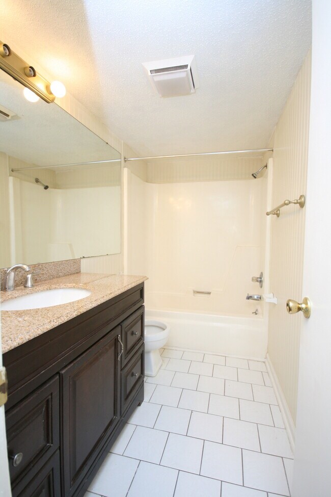 Building Photo - 6644 Willow Pointe Dr NW
