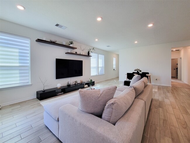 Building Photo - 8214 Leisure Pt Dr