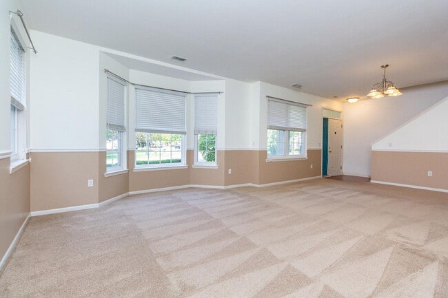 Building Photo - 3839 Norwich Dr